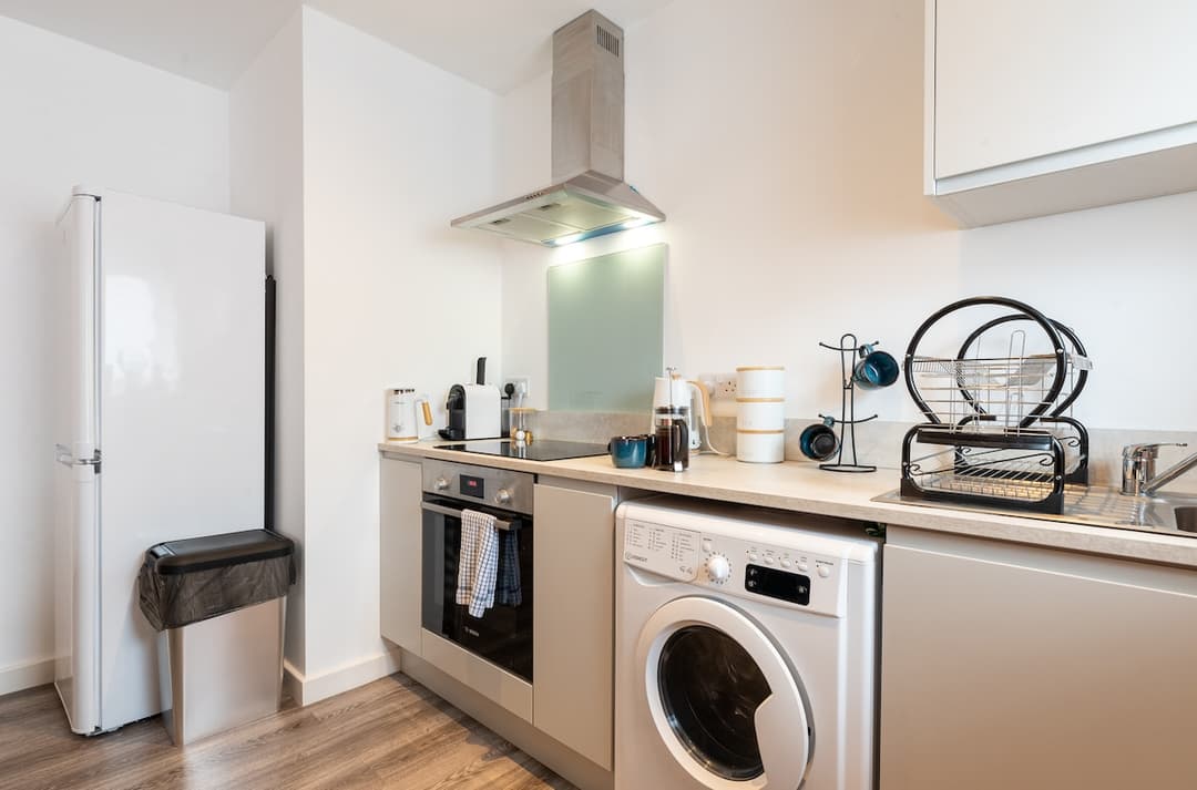 Stylish 1 Bedroom Central Apartment | Town Centre Ft 6 - View 7