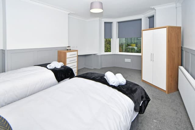Spacious 5 Bedroom Modern Home In Crewe - View 2