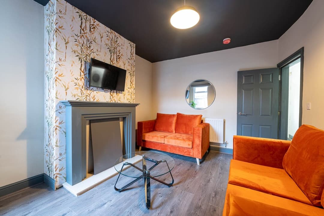 Warm And Cozy 4 Bedroom Home In Crewe - View 5