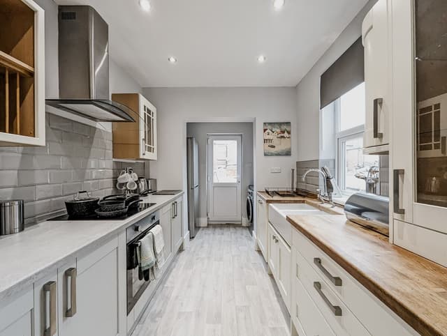 Modern 4 Bedroom House In Crewe | Ideal For Contractors - View 1