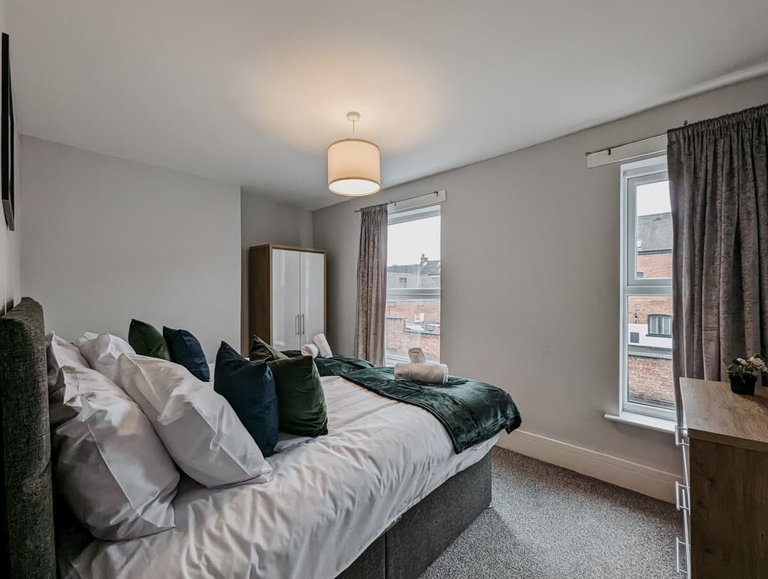 Modern 4 Bedroom House In Crewe | Ideal For Contractors - View 14