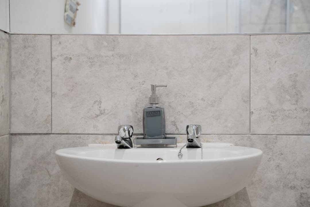 Modern 4 Bedroom House In Crewe | Ideal For Contractors - View 18