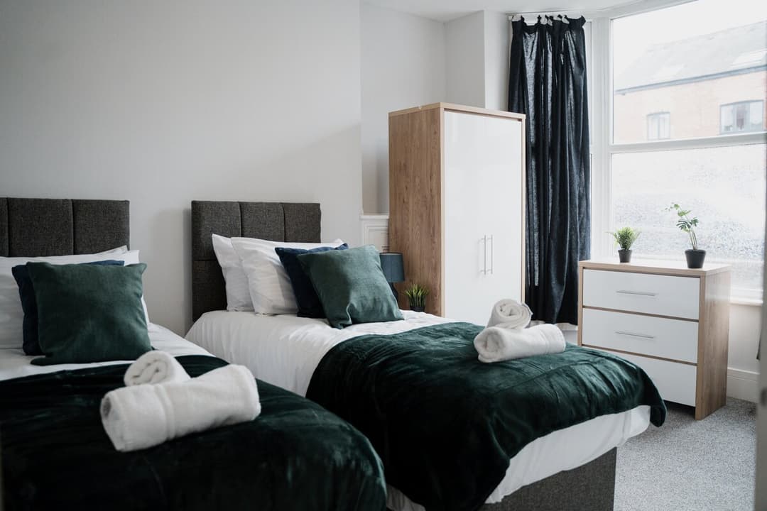 Modern 4 Bedroom House In Crewe | Ideal For Contractors - View 26