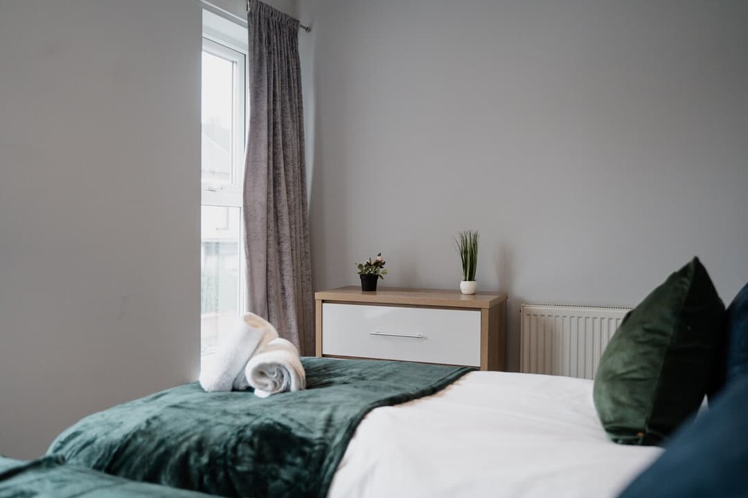 Modern 4 Bedroom House In Crewe | Ideal For Contractors - View 28