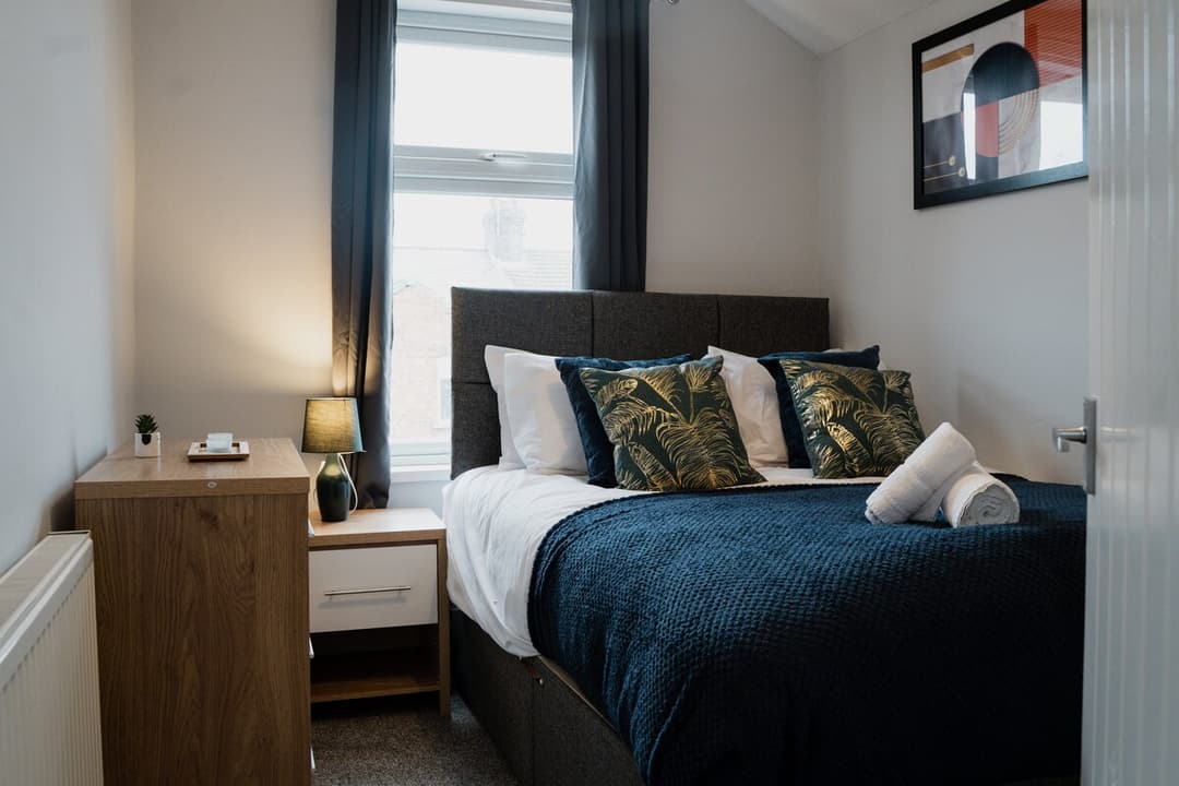 Modern 4 Bedroom House In Crewe | Ideal For Contractors - View 34