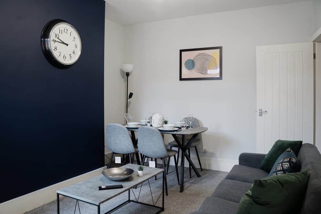 Modern 4 Bedroom House In Crewe | Ideal For Contractors - View 35