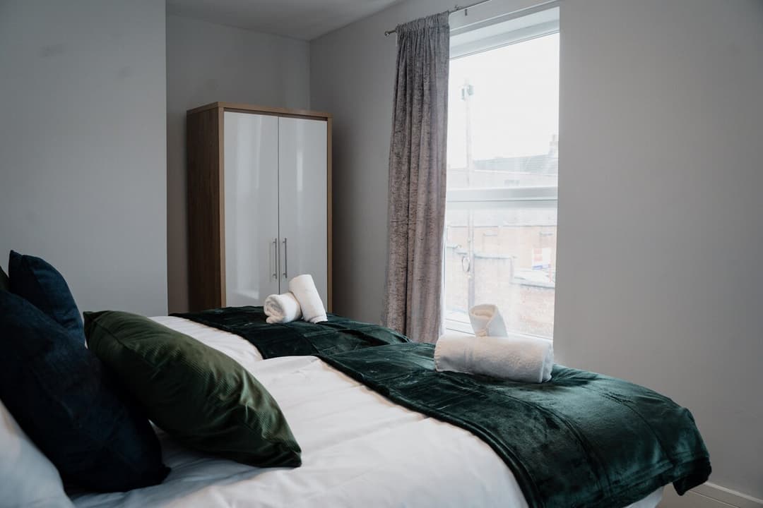 Modern 4 Bedroom House In Crewe | Ideal For Contractors - View 39