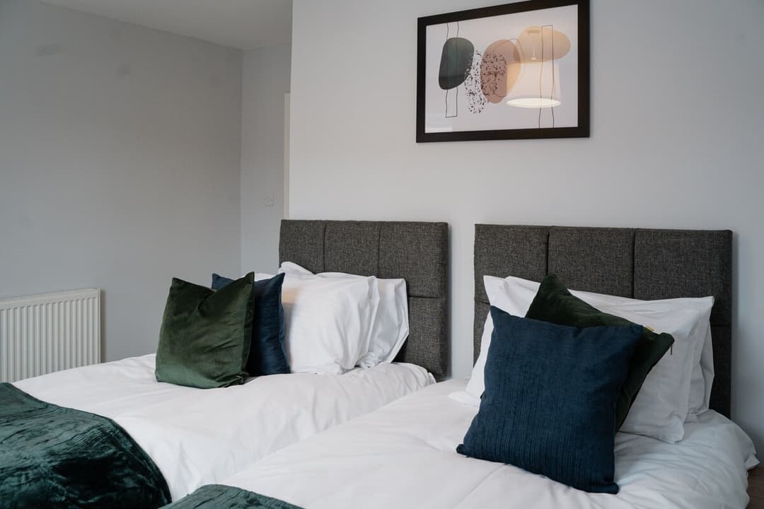 Modern 4 Bedroom House In Crewe | Ideal For Contractors - View 40