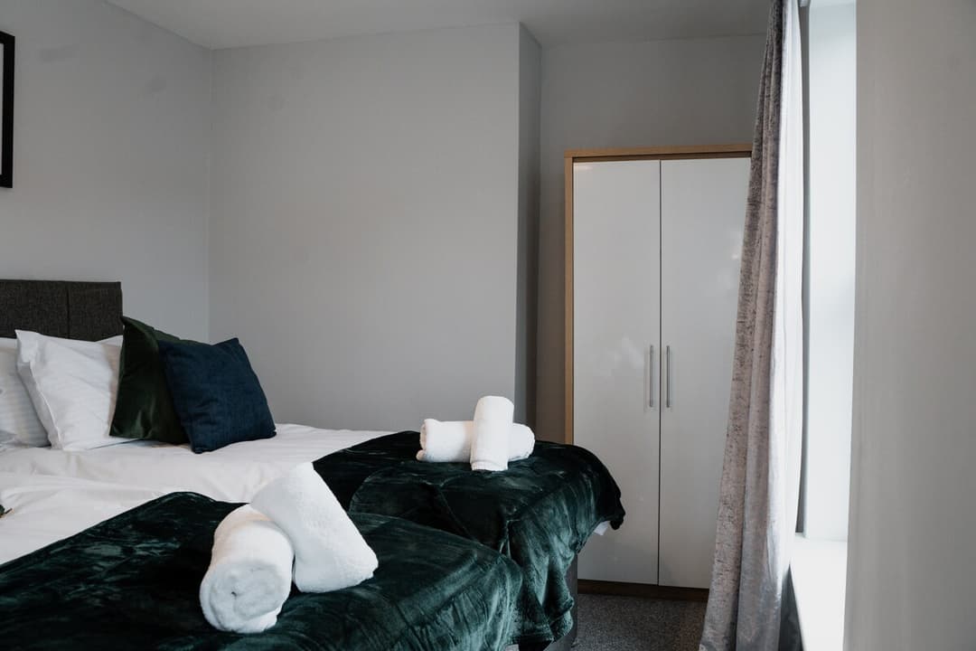 Modern 4 Bedroom House In Crewe | Ideal For Contractors - View 43