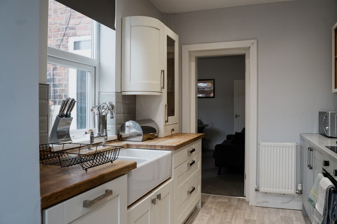 Modern 4 Bedroom House In Crewe | Ideal For Contractors - View 52