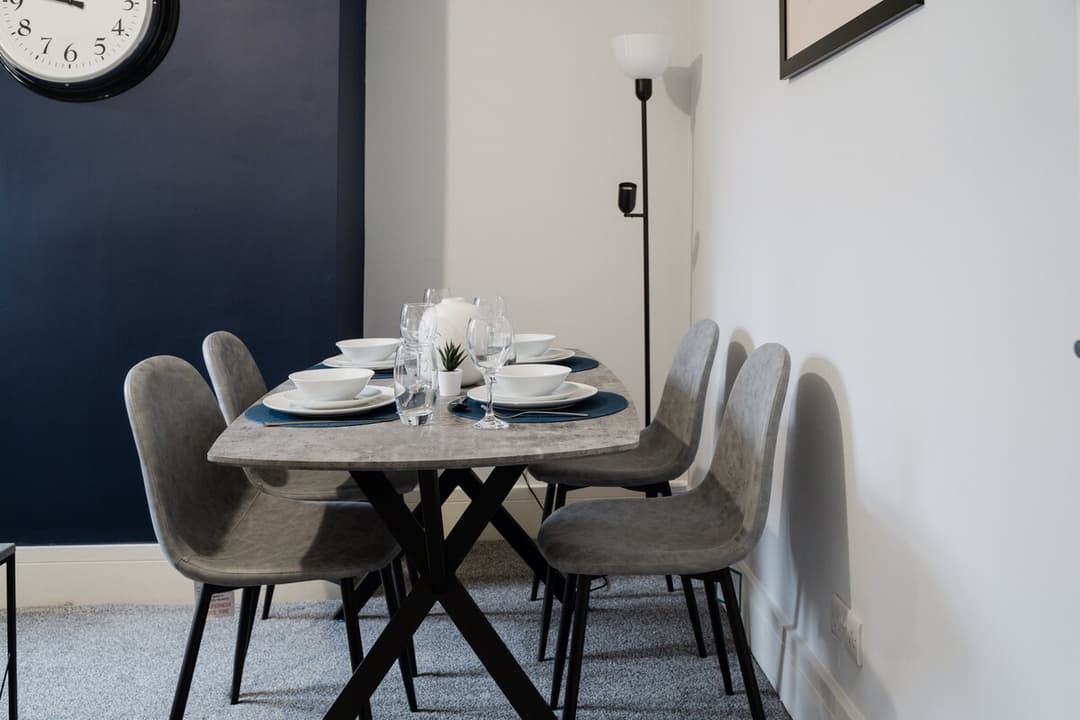 Modern 4 Bedroom House In Crewe | Ideal For Contractors - View 57