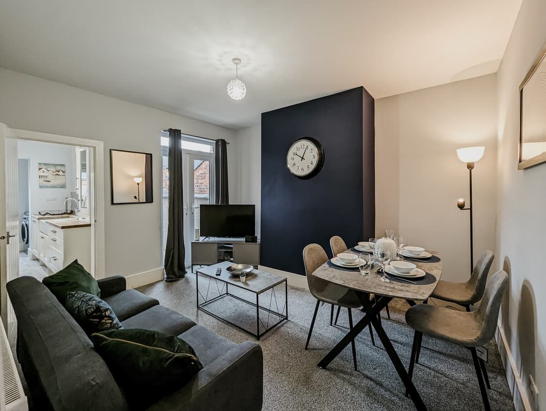 Modern 4 Bedroom House In Crewe | Ideal For Contractors - View 67