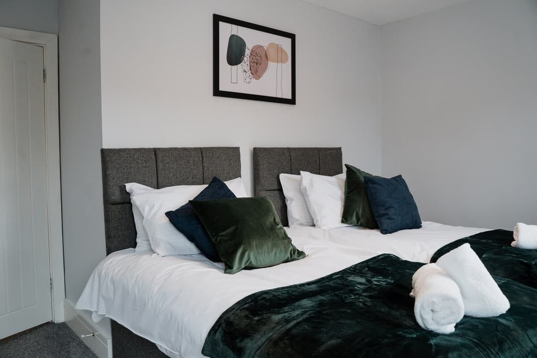 Modern 4 Bedroom House In Crewe | Ideal For Contractors - View 68