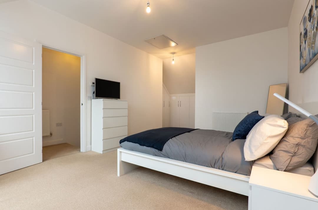  Marston 4 Bedroom House | 2.5 Baths (free Parking) - View 3