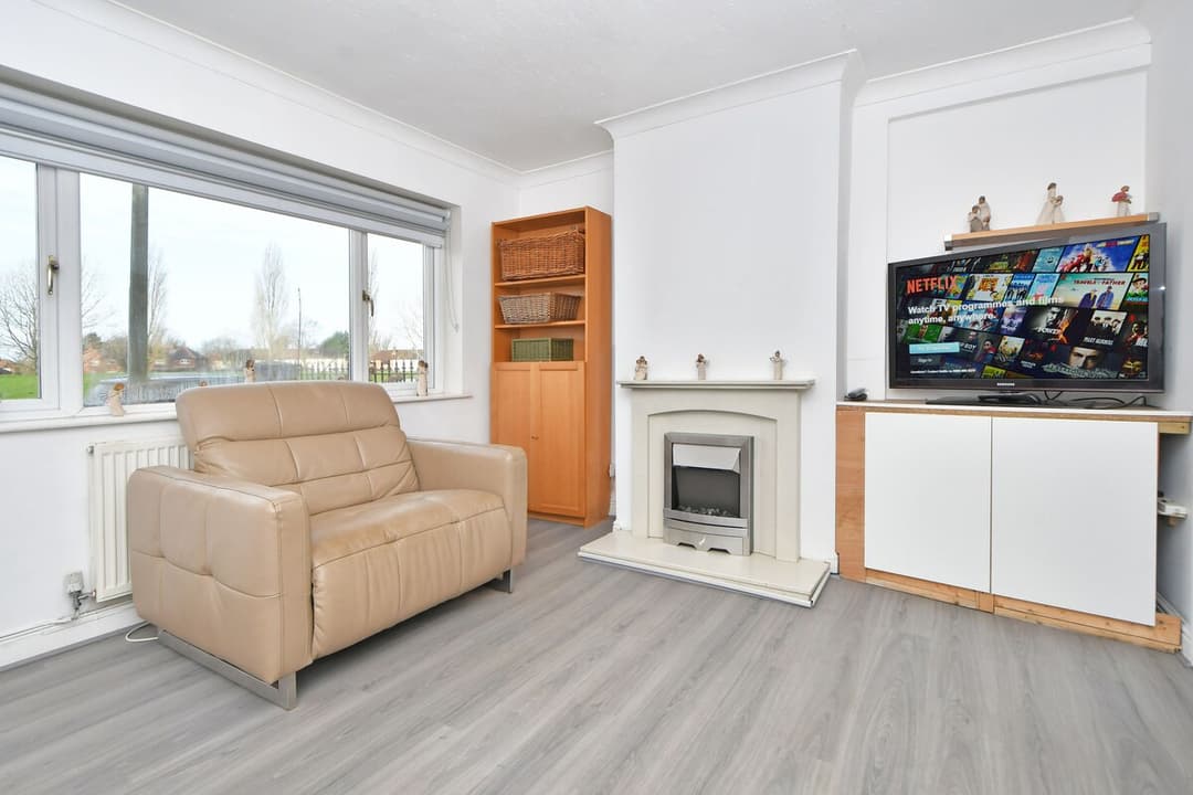 Entire 3 Bedroom Modern Home In Crewe - View 1