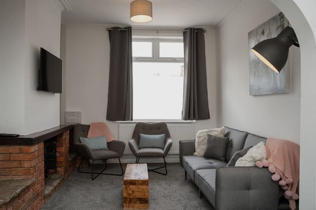 Entire 3 Bedroom Home In Crewe - View 3