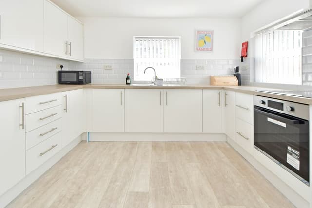 Entire 5 Bedroom Modern Home In Crewe - View 4