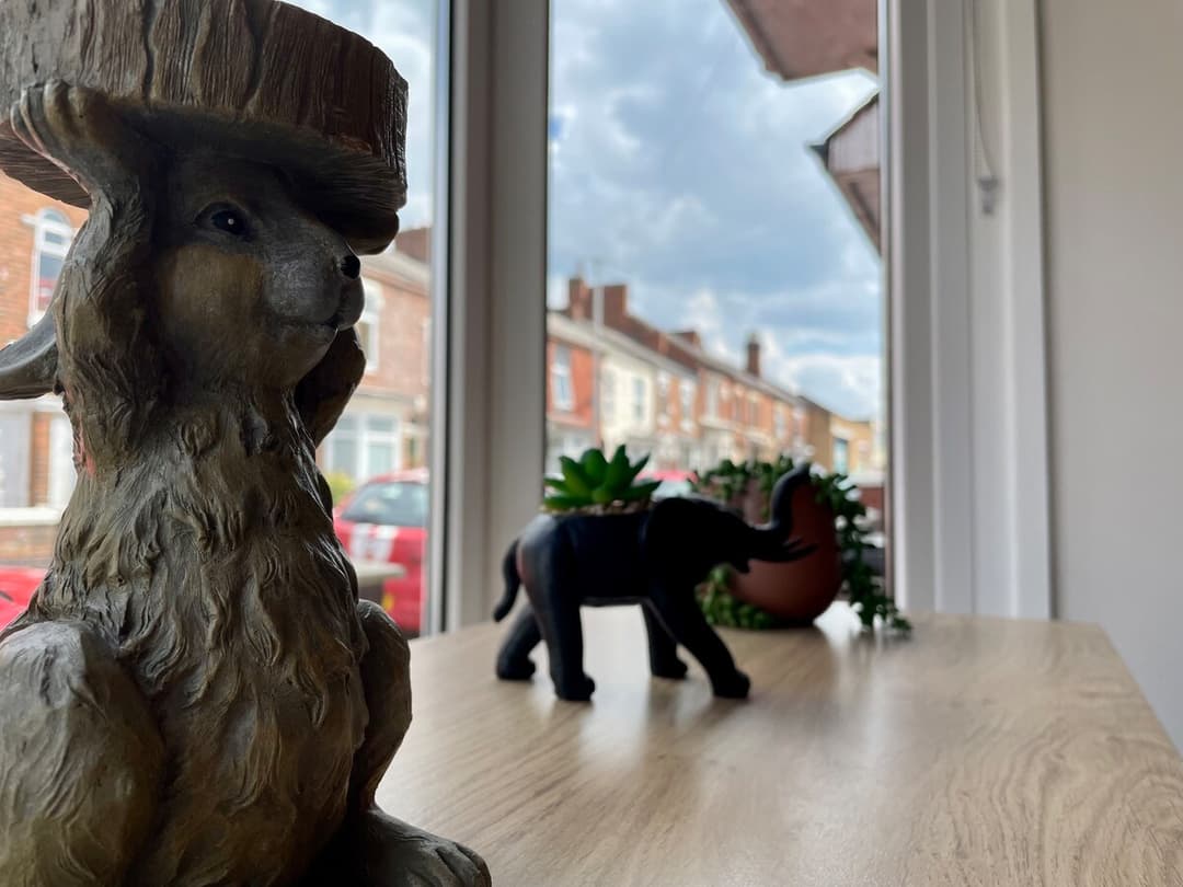 Stylish 5 Bedroom Home In Crewe - View 5
