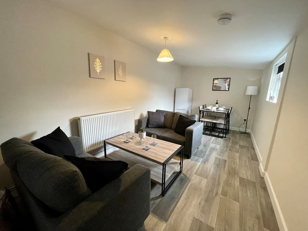 Stylish 5 Bedroom Home In Crewe - View 2