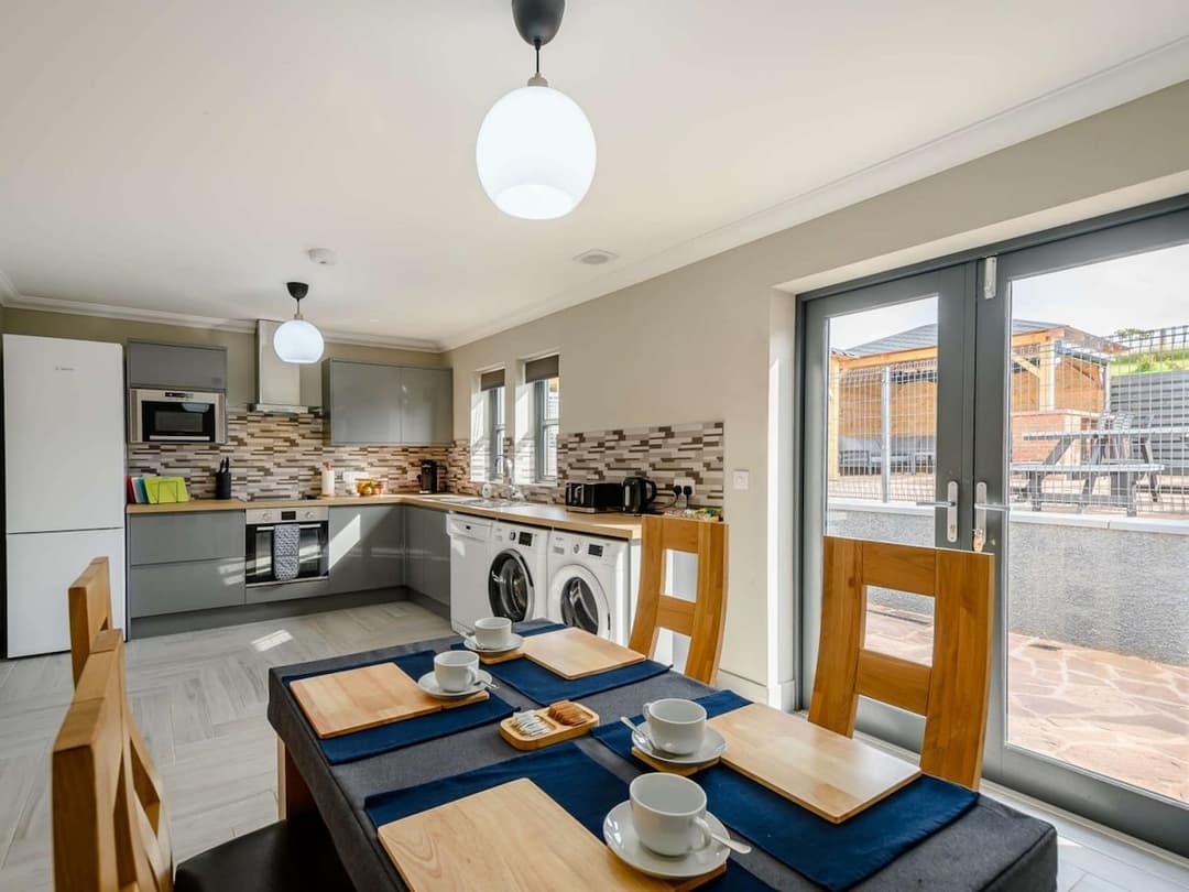 4 Bedroom Newbuild Holiday Home Near Balloch And Loch Lomond - View 3