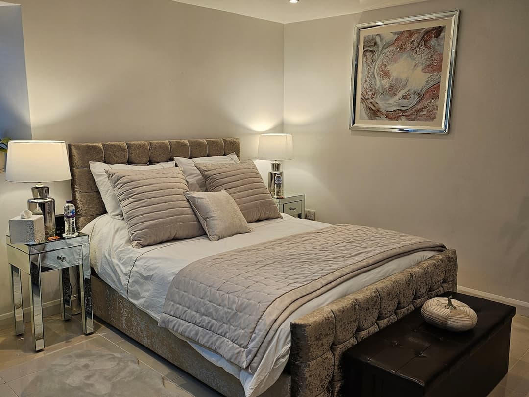 Beautiful One Bed Studio Flat (dog friendly) - View 1