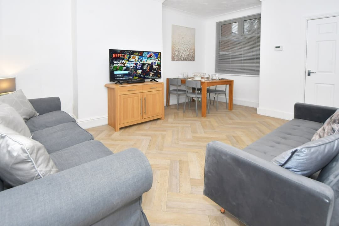 Entire 4 Bedroom 2 Bathroom House In Crewe - View 1