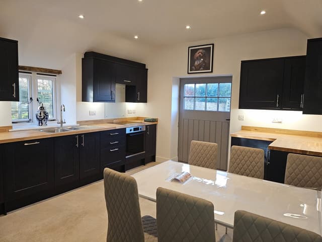 Sleeps 12, Stunning, Dog Friendly, Hot Tub, Rural - View 2