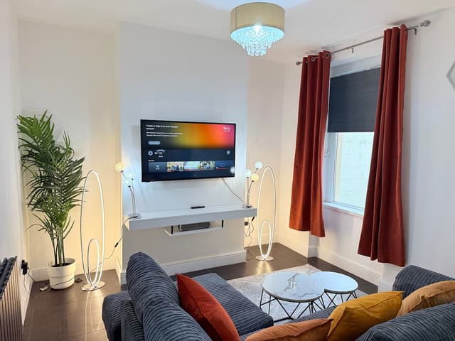Free Parking, Fast Wi-fi, Self Check In House Near City Centre - View 1
