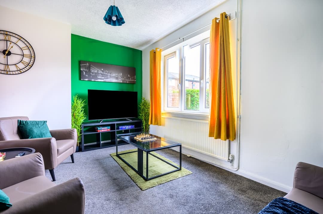 3 Bedroom - Free Parking Near Old Trafford/ Centre - View 3