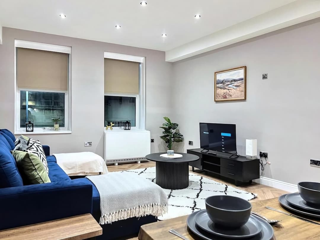 Stylish 3-Bed in Central Brighton + Free Parking - View 1