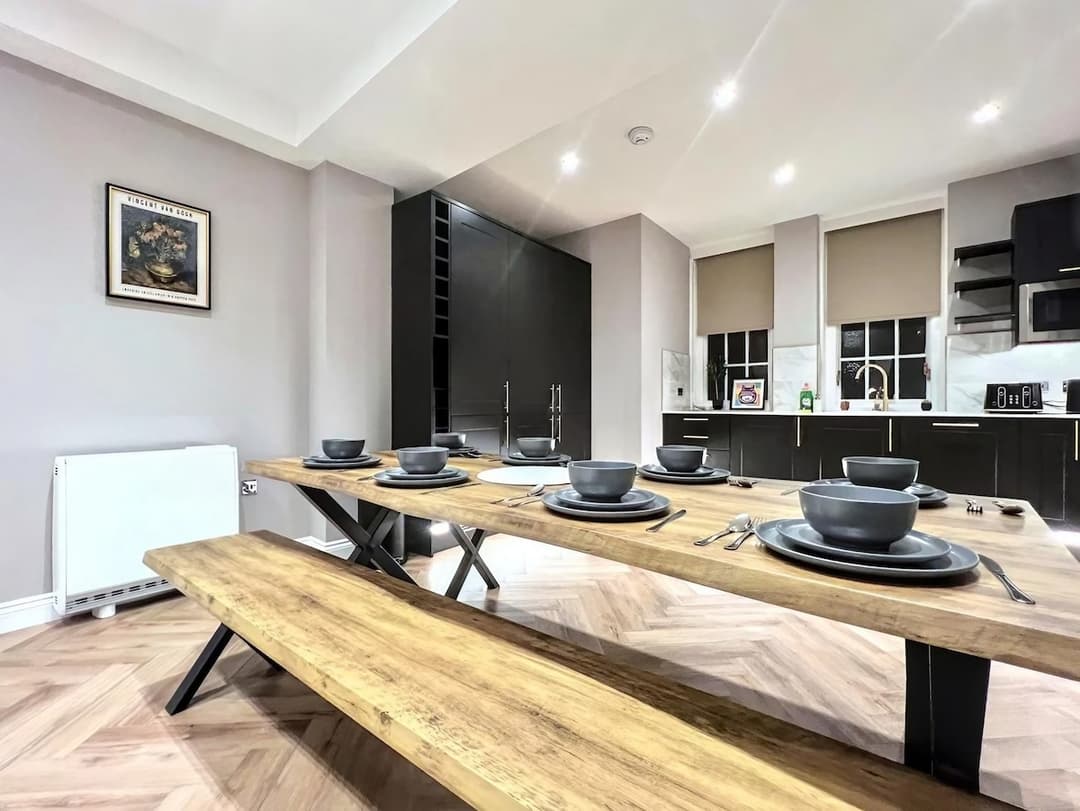 Stylish 3-Bed in Central Brighton + Free Parking - View 4