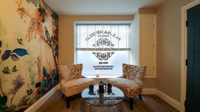 Modern 2-Bed Townhouse + Free Private Parking - View 1