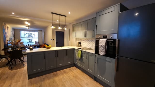 Modern 2-Bed Townhouse + Free Private Parking - View 3