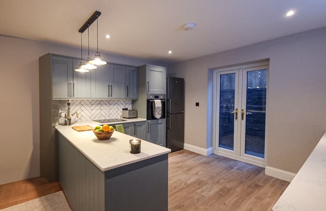 Modern 2-Bed Townhouse + Free Private Parking - View 5