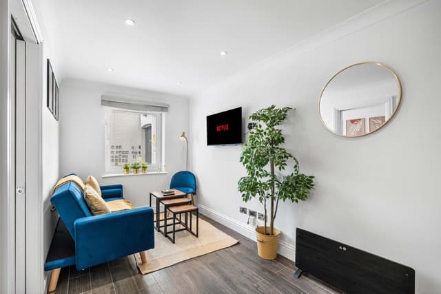 Brighton Seaside Apartment: Style Comfort Location - View 3