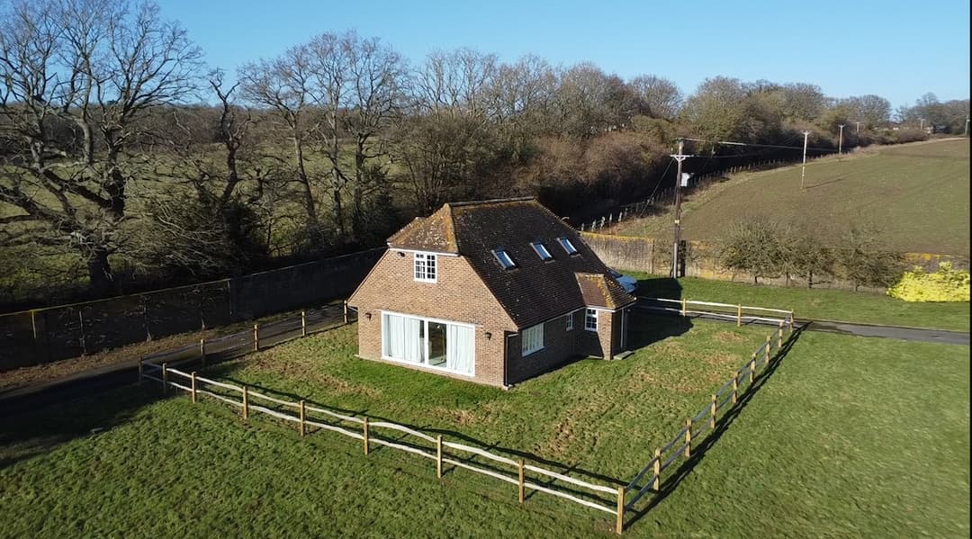 Tranquil 2-Bed Nature Cottage with Free Parking - View 4