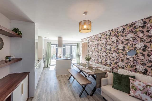 Spacious 5-bed Home With Easy Manchester Access - View 2
