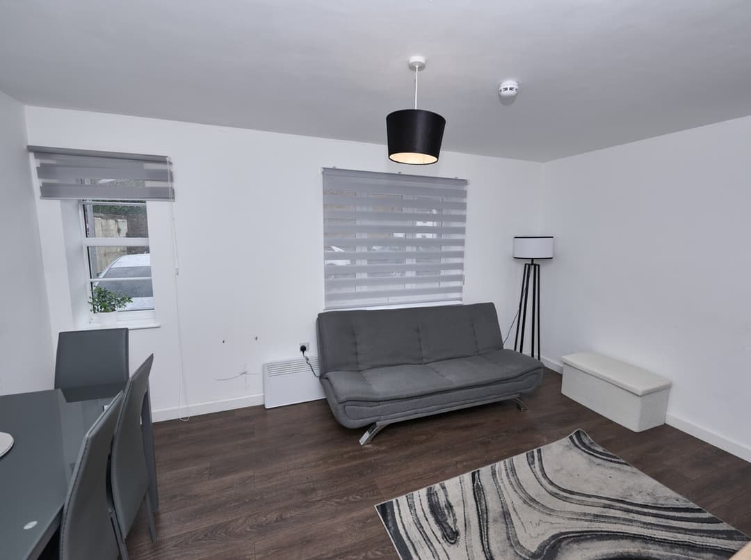 Apartment in Buckinghamshire with Secured Parking - View 4