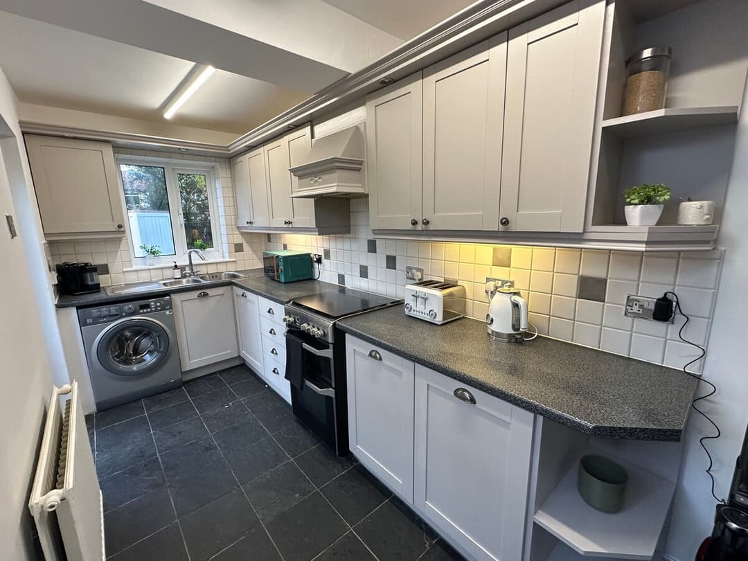 Family-Friendly 3BR  | Garden + Double Driveway - View 5