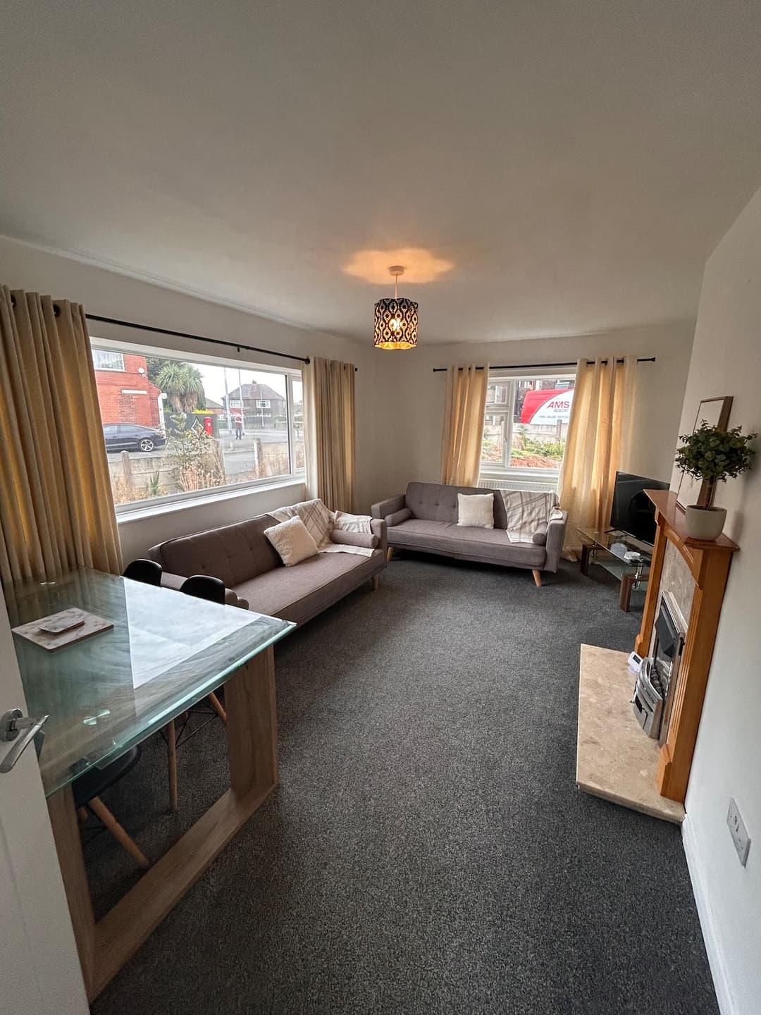 Hampton Spacious 4 Bed Contractor Haven 4 Double Beds - View 4
