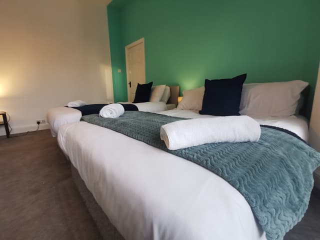 Spacious and Comfy 4 Bedroom House, Parking, Wifi - View 2