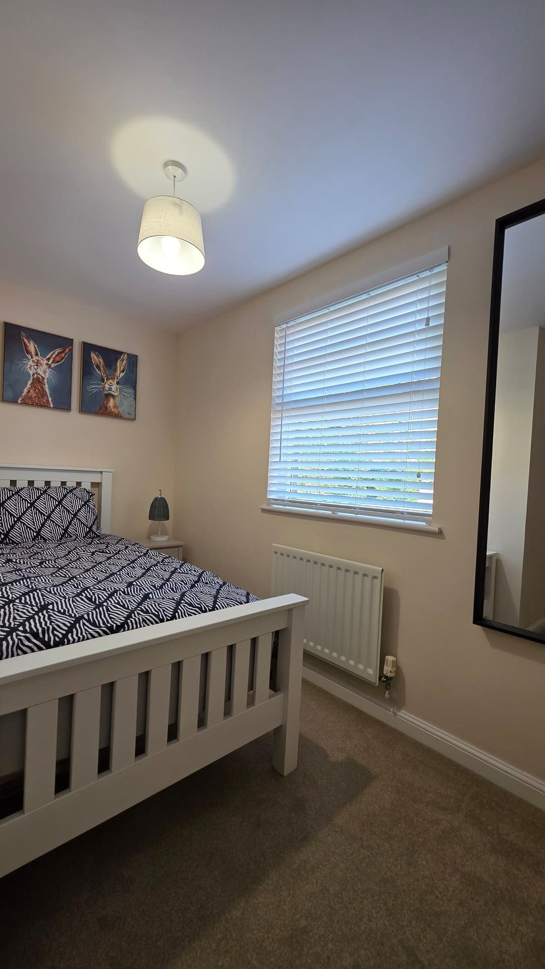 2 Bed, 2 Bathroom Apartment With Free Parking, Close To Train Station (25 Mins To London) - View 4