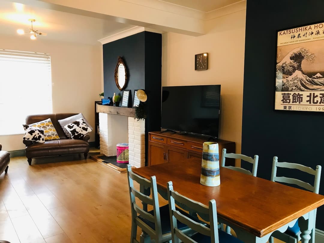 Spacious 3 Bedroom House On A Quiet Side Street 5 Minutes Walk From The Beach  - View 1