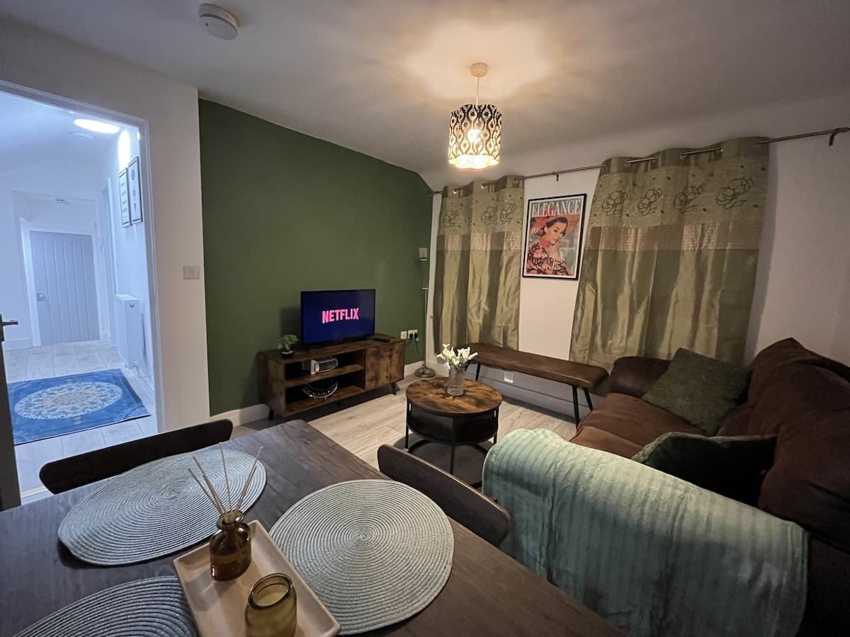2 Bedroom Apartment