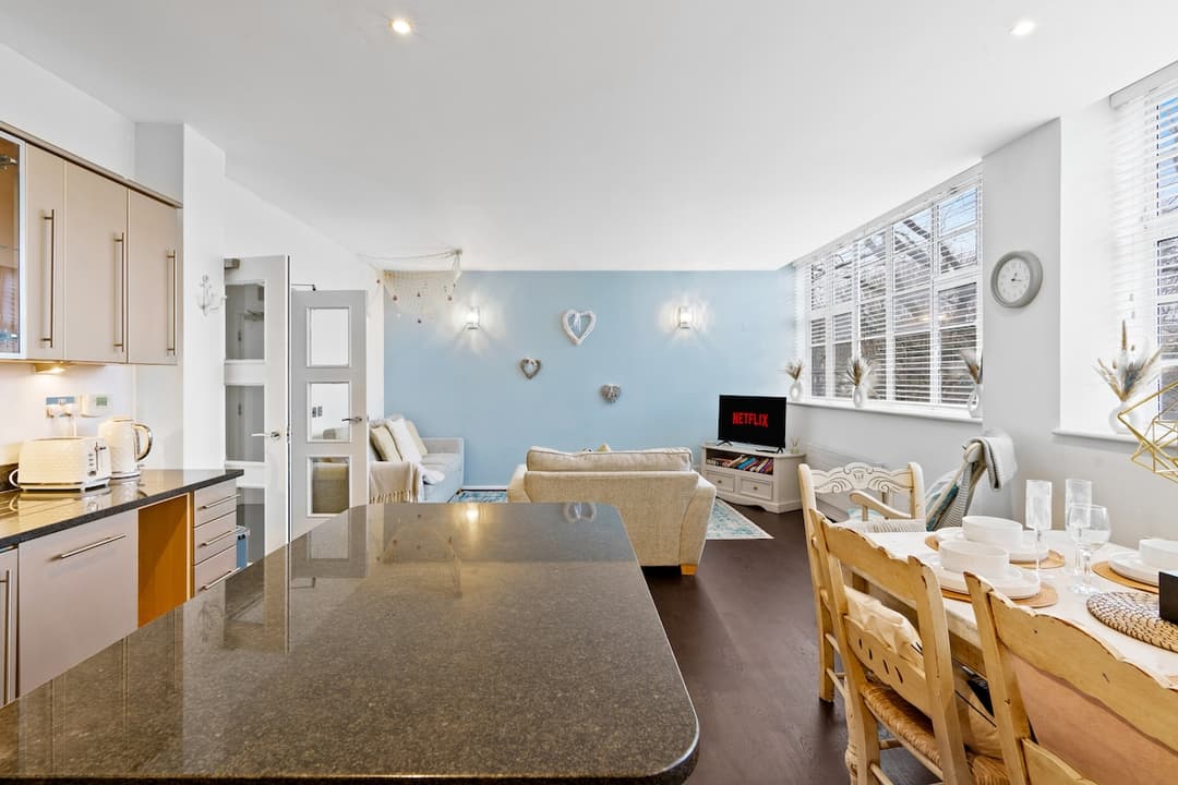 Luxury 2 Bed & 2 Bath | Near Beach & City Centre - View 1