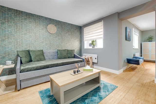 2 Bedroom Apartment In West Bromwich Birmingham - View 1