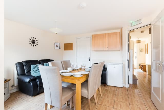 6 bed house with free secure parking & 3 bathrooms - View 4