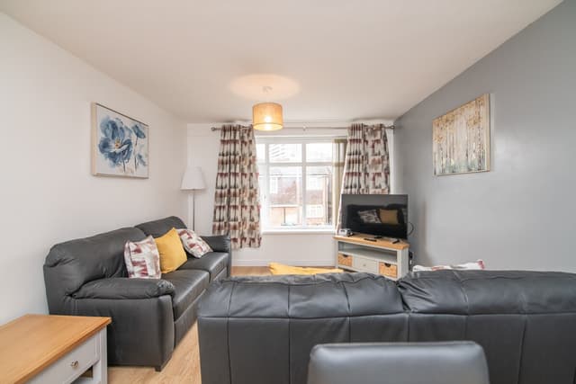 Luxury Apt with 2 bathrooms n Free Parking - View 4