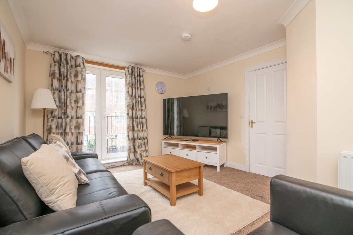 Newly refurbed 5 bed house with Free Parking