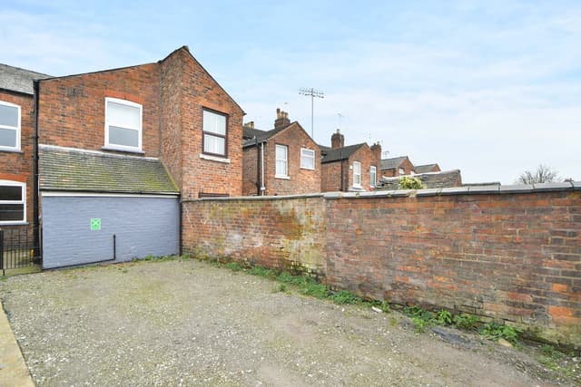 3 Bedroom Spacious House In Crewe, Perfect For Contractors - View 2